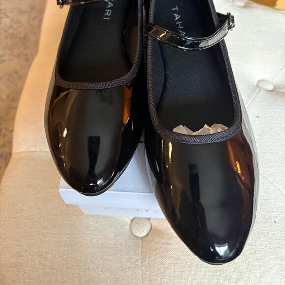 Tahari Black Patent Mary Jane Flats – Sizes 7.5 & 8.5 - Picture 6 of 6